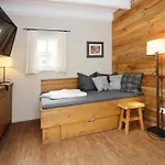 Semesterbostad Cottages, Turf House