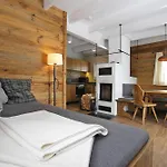 Cottages, Turf House 別荘 *