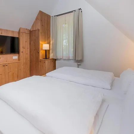 بيت للعطل Cottages, Turf House تورفاوس